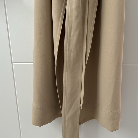 Babaton Kahlo Robe - Picture 5 of 12